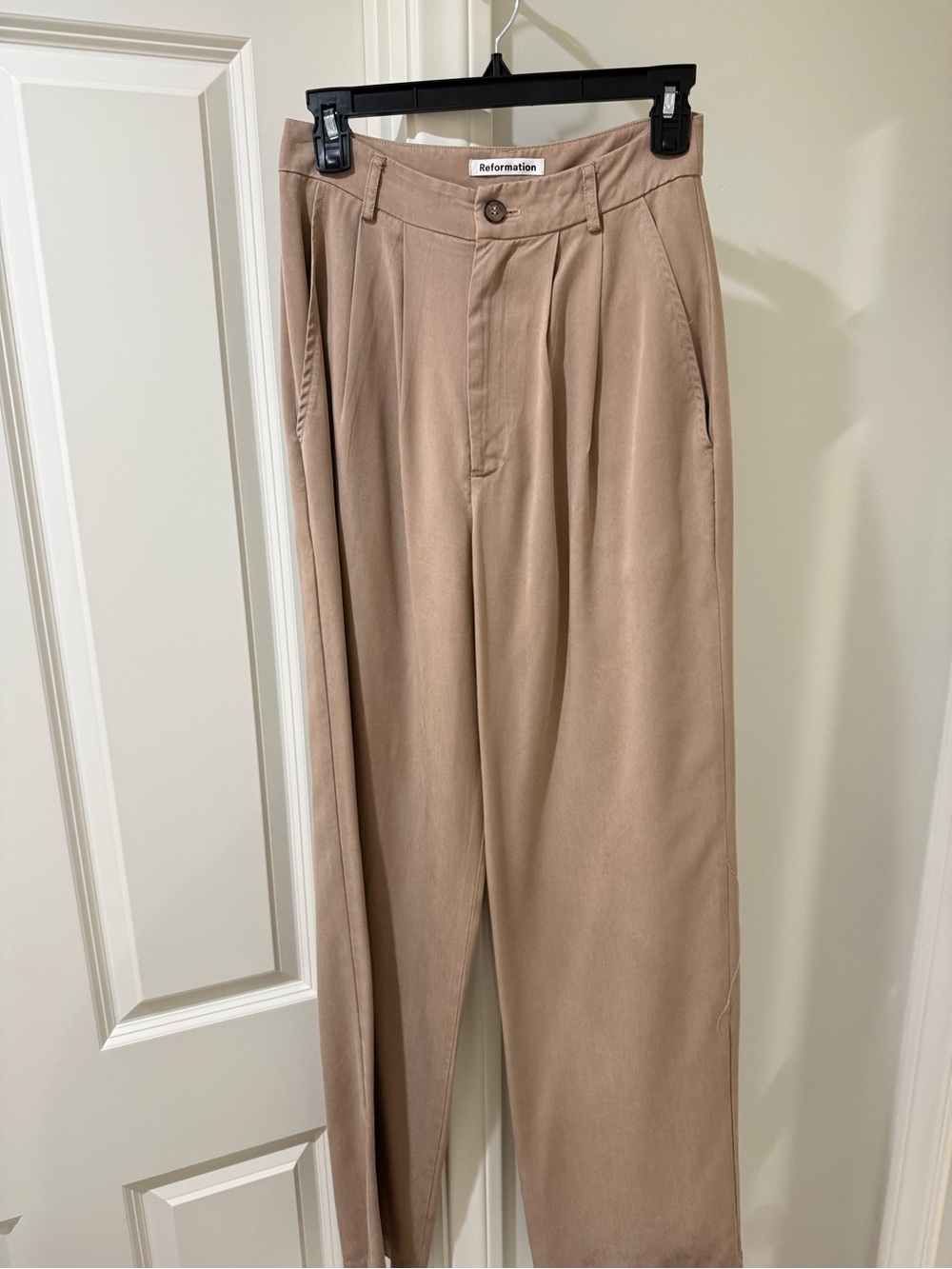 Reformation Mason Pants in Taupe - Picture 5 of 6
